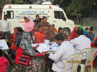 diabetes-patients-getting-treatment-in-Jahangirpuri-West-Delhi_cr
